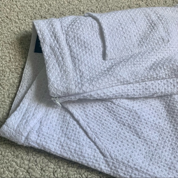 Elliatt White High Waist Pleated Textured Shorts - Picture 4 of 7